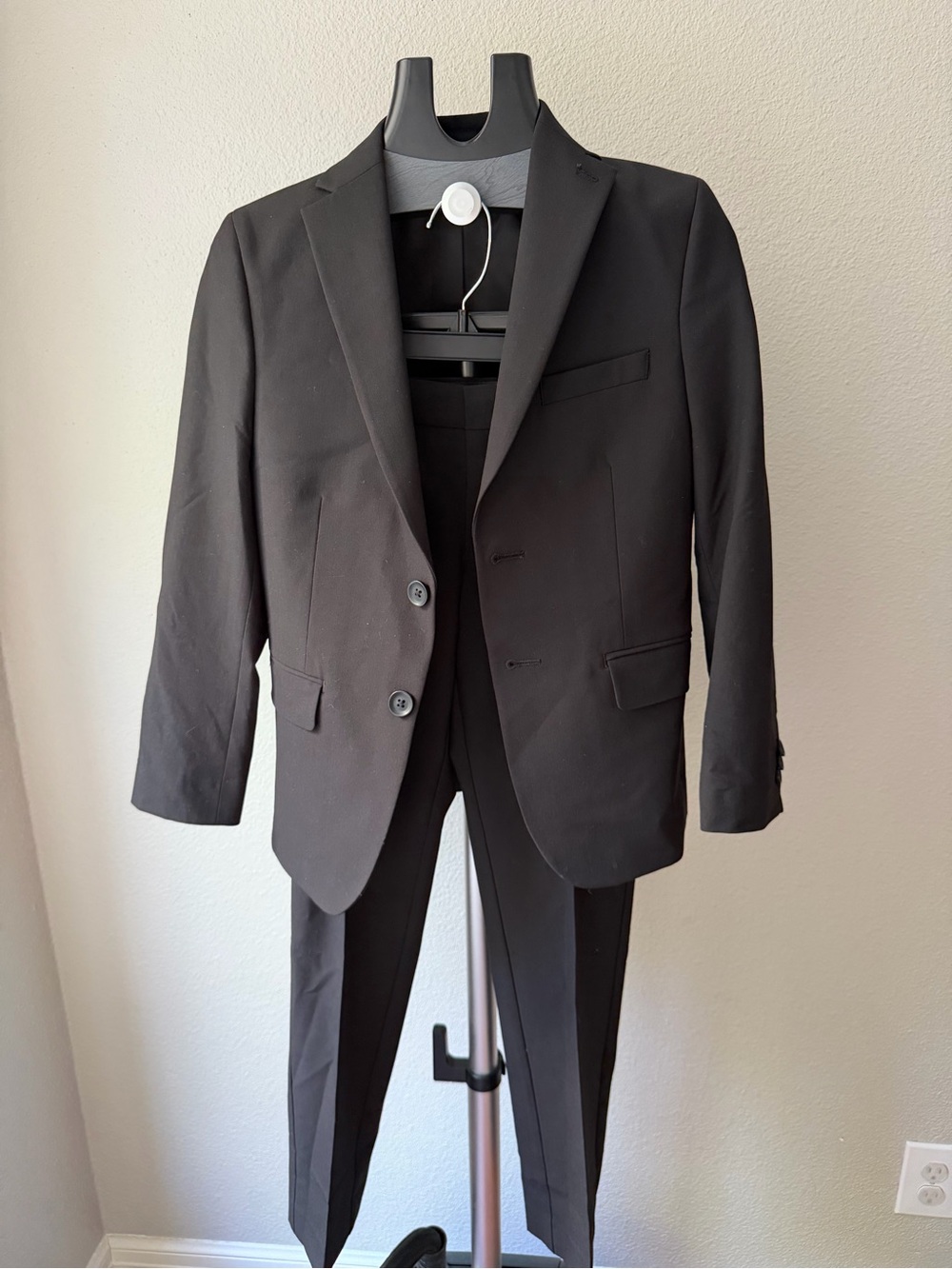 Kenneth Cole Reaction Boys 2 Piece Suit Jacket and Pants in size 10R